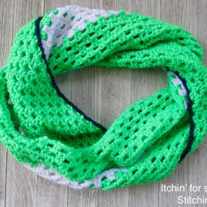 How to Crochet a Cowl by www.itchinforsomestitchin.com