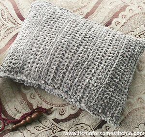 Crochet Pillow Pattern by www.itchinforsomestitchin.com