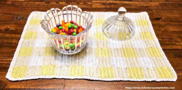 Crochet Gingham Placemats by www.itchinforsomestitchin.com
