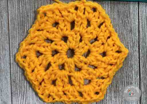How to Crochet a Granny Hexagon by itchinforsomestitchin.com