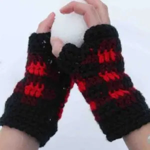 Simply Chic Buffalo Plaid Fingerless Gloves